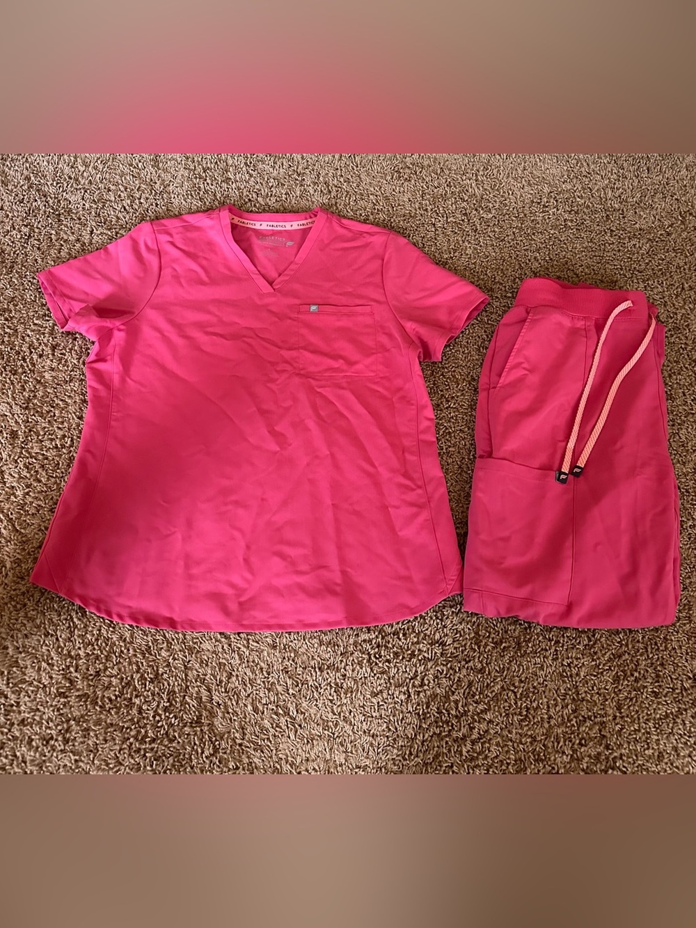 Pink Fabletics Scrub Set Large - Picture 7 of 11